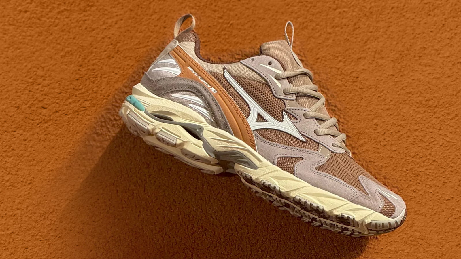 Mizuno — японский бренд спортивной экипировки с более чем 100-летней историей