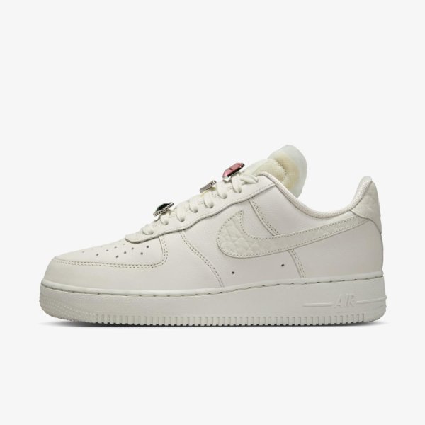 Женские кроссовки NIKE WMNS AIR FORCE 1 LO PRM