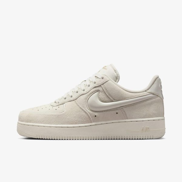 Жіночі кросівки NIKE WMNS AIR FORCE 1 07 SUEDE PACK LIGHT BONE