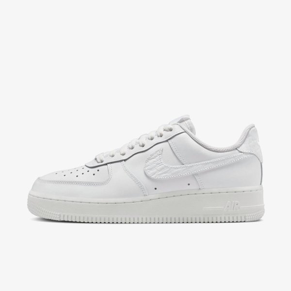 Жіночі кросівки NIKE AIR FORCE 1 07 SE