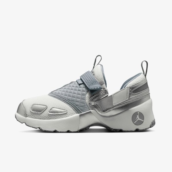 Жіночі кросівки WMNS JORDAN TRUNNER LX WOLF GREY / REFLECTIVE SILVER