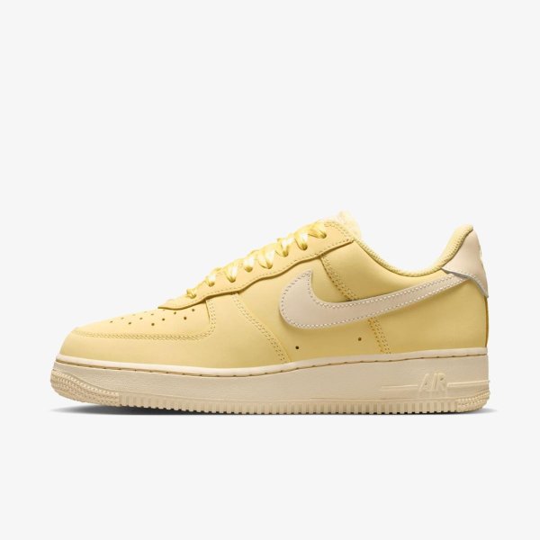 Женские кроссовки NIKE WMNS AIR FORCE 1 RETRO PREMIUM SOFT YELLOW