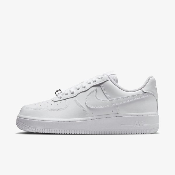 Женские кроссовки NIKE WMNS AIR FORCE 1 '07 PATENT TRIPLE WHITE
