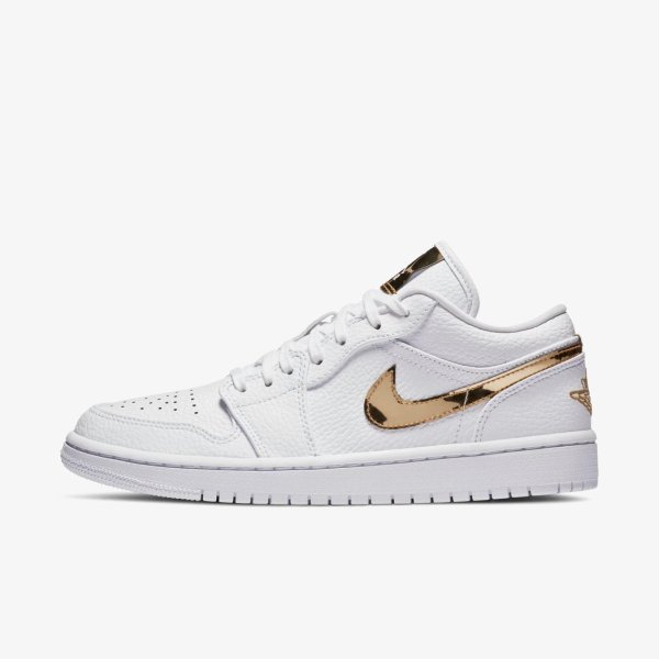Женские кроссовки WMNS AIR JORDAN 1 LOW SE WHITE / METALLIC GOLD