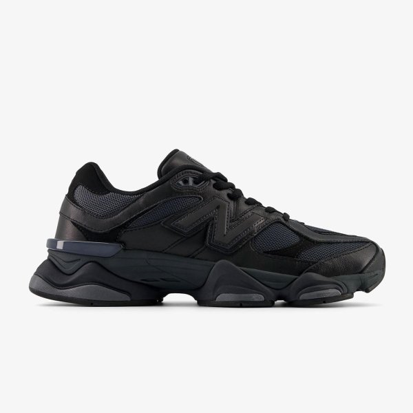 Чоловічі кросівки NEW BALANCE 9060 TRIPLE BLACK
