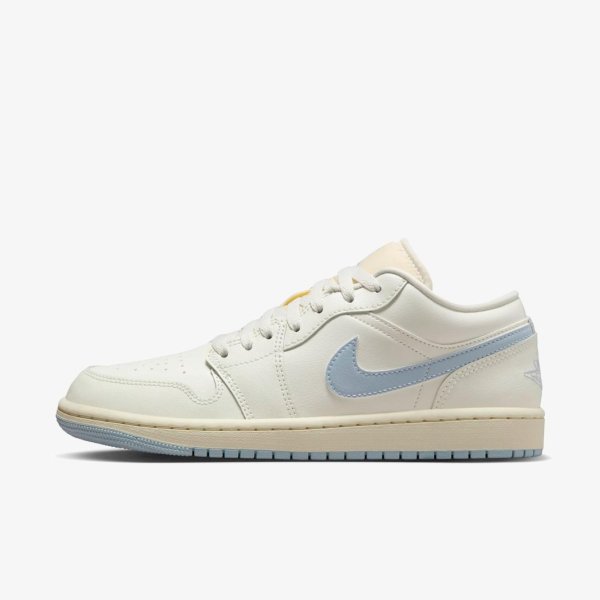 Женские кроссовки WMNS AIR JORDAN 1 LOW GHOST
