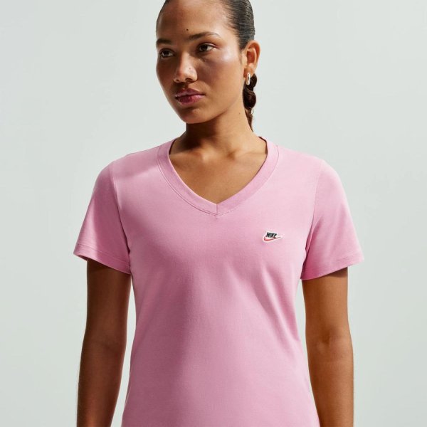 Жіноча футболка NIKE SPORTSWEAR CLUB