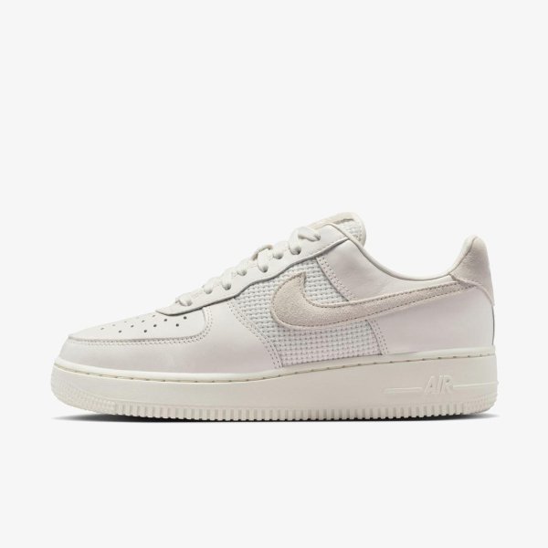 Жіночі кросівки NIKE WMNS AIR FORCE 1 07 PHANTOM