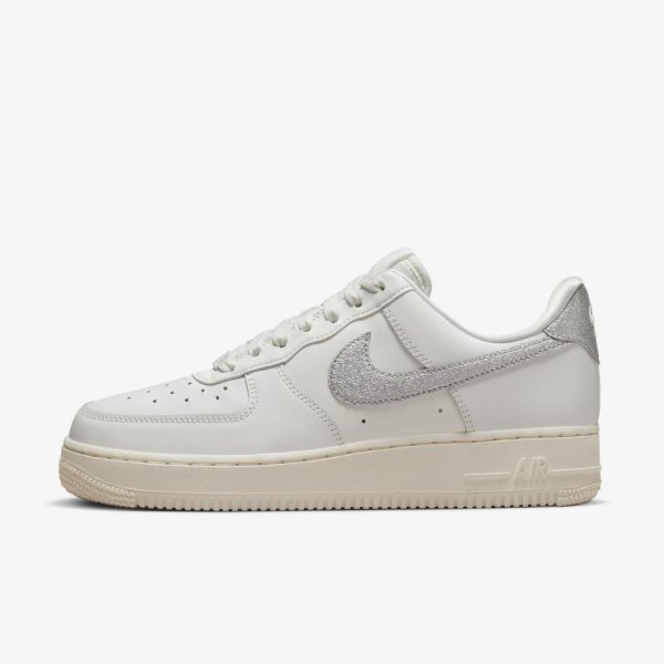 Жіночі кросівки NIKE W AIR FORCE 1 07 ESS TRND