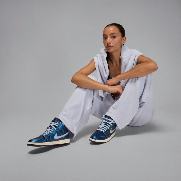 Жіночі кросівки WMNS AIR JORDAN 1 MID SE METALLIC BLUE