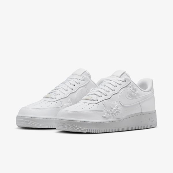 Жіночі кросівки NIKE WMNS AIR FORCE 1 07 WHITE ROSES