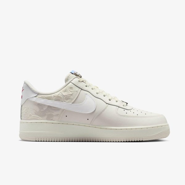 Чоловічі кросівки NIKE AIR FORCE 1 07 LOW YEAR OF THE HORSE