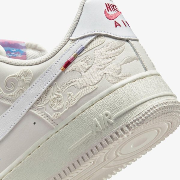 Чоловічі кросівки NIKE AIR FORCE 1 07 LOW YEAR OF THE HORSE