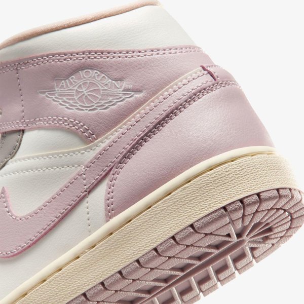 Женские кроссовки WMNS AIR JORDAN 1 MID ENIGMA STONE