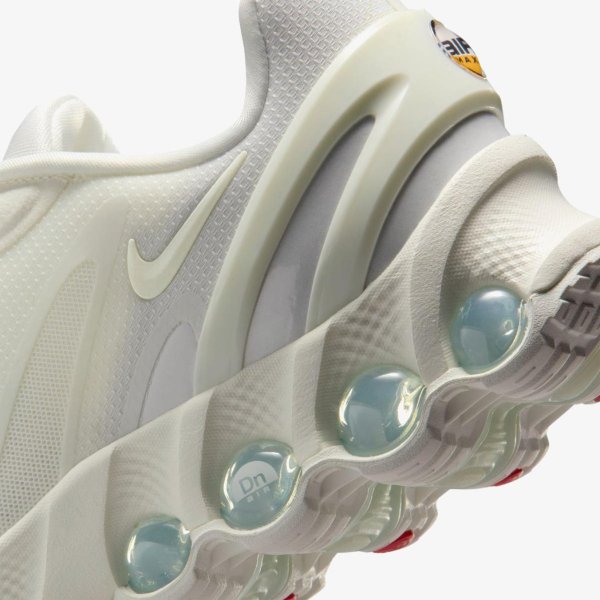 Жіночі кросівки NIKE WMNS AIR MAX DN8 SAIL / WHITE