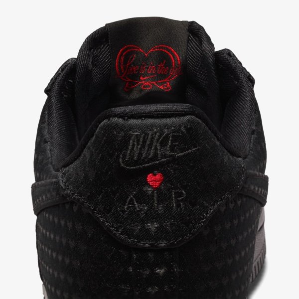 Чоловічі кросівки NIKE AIR FORCE 1 RETRO VALENTINE'S DAY TRIPLE BLACK