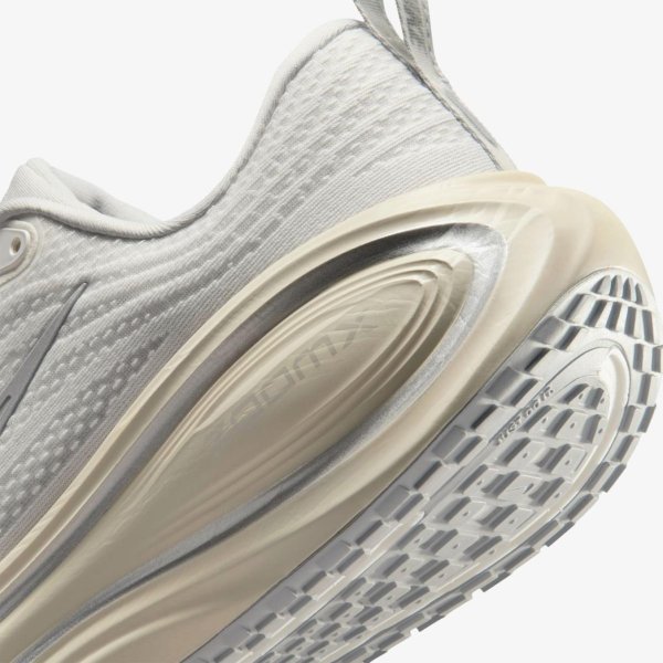 Чоловічі кросівки NIKE VOMERO PLUS PLATINUM TINT