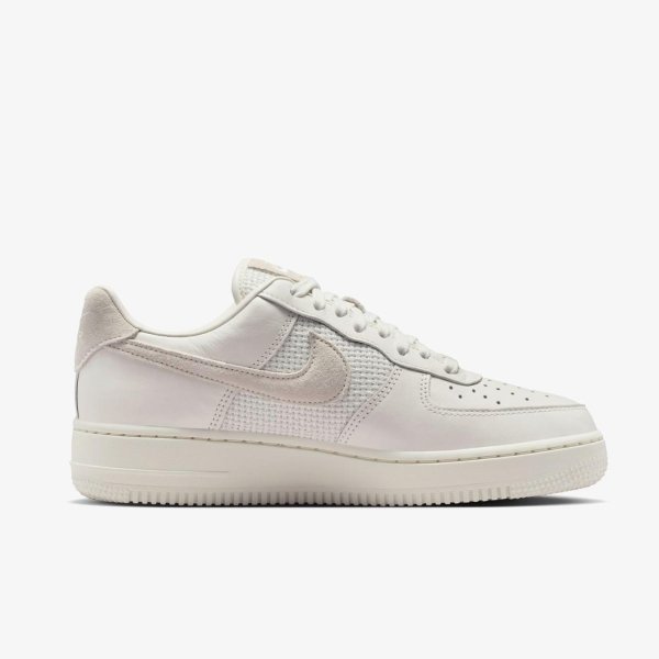 Жіночі кросівки NIKE WMNS AIR FORCE 1 07 PHANTOM