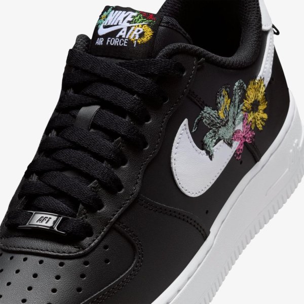 Жіночі кросівки NIKE WMNS AIR FORCE 1 07 PREMIUM NOW ACCEPTING ALL FLOWERS