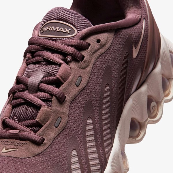 Жіночі кросівки NIKE AIR MAX DN8