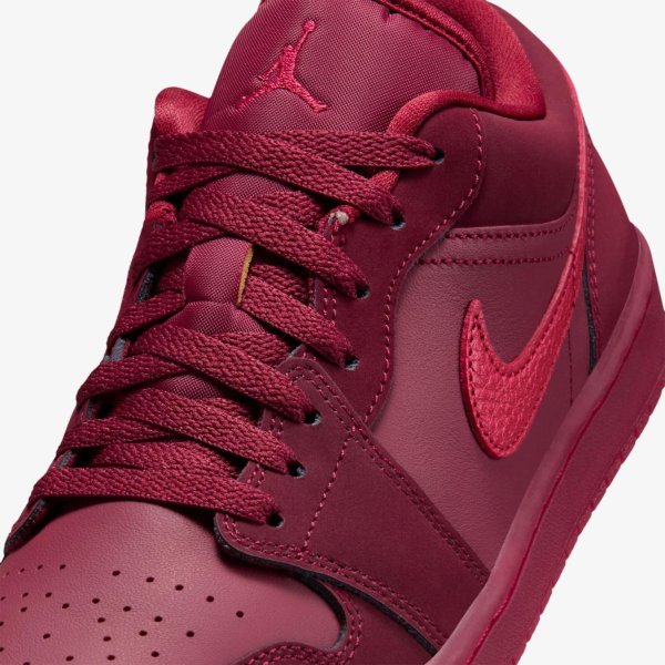 Жіночі кросівки WMNS AIR JORDAN 1 LOW SE VALENTINE'S DAY LIPS KISS