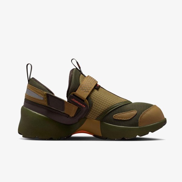 Жіночі кросівки WMNS JORDAN TRUNNER LX BROWN KELP