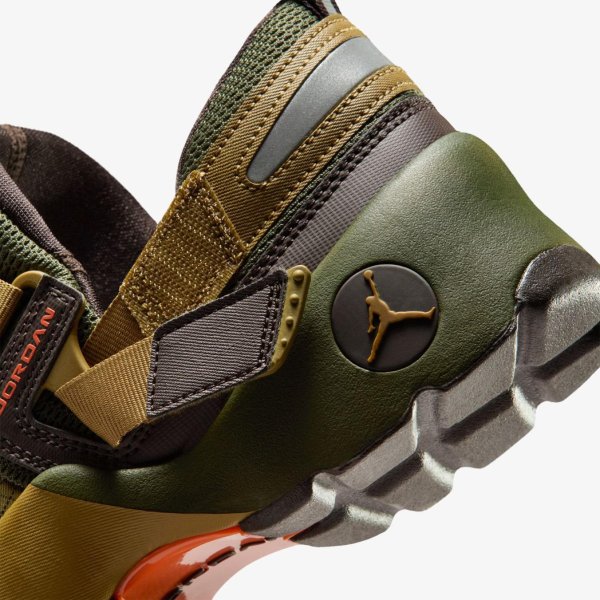 Жіночі кросівки WMNS JORDAN TRUNNER LX BROWN KELP