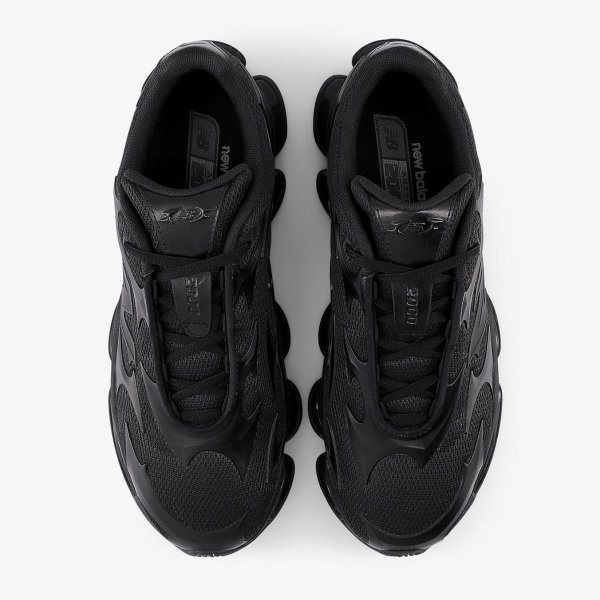 Жіночі кросівки NEW BALANCE 2000 BLACK / METALLIC