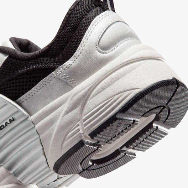 Чоловічі кросівки JORDAN TRUNNER O/S BLACK / PHOTON DUST