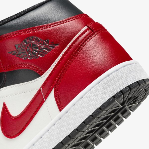 Жіночі кросівки WMNS AIR JORDAN 1 MID