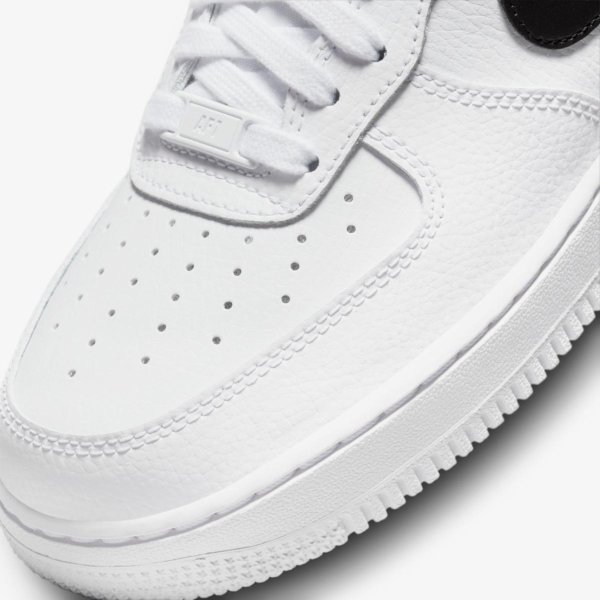 Жіночі кросівки NIKE WMNS AIR FORCE 1 07