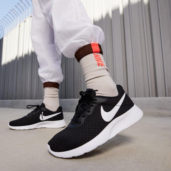 Жіночі кросівки NIKE WMNS TANJUN