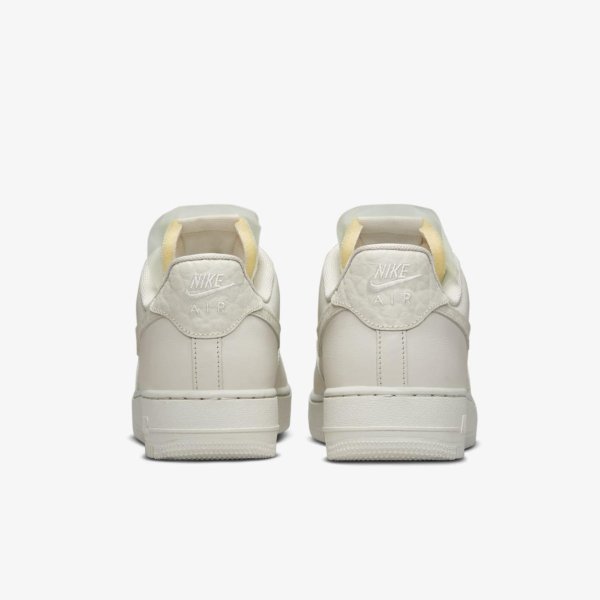 Женские кроссовки NIKE WMNS AIR FORCE 1 LO PRM