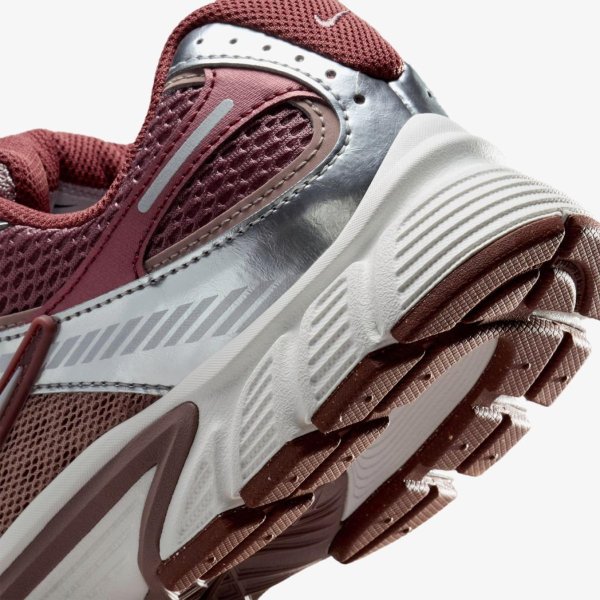 Жіночі кросівки NIKE W V5 RNR