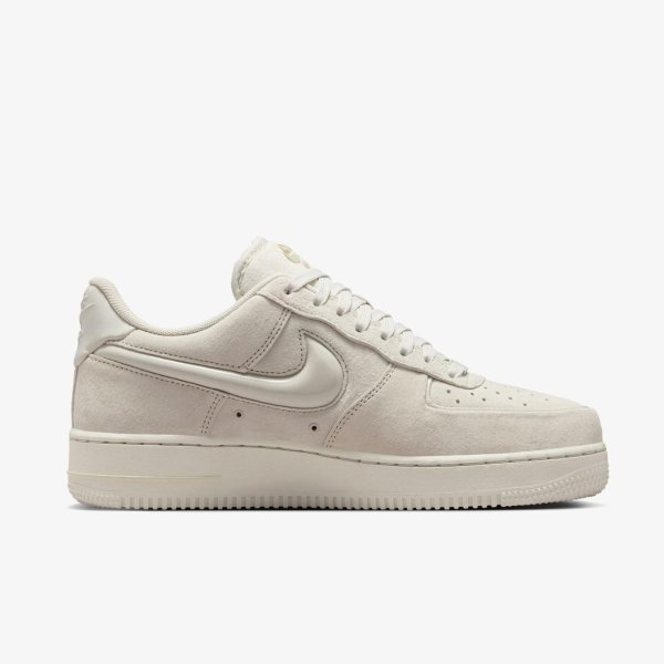 Жіночі кросівки NIKE WMNS AIR FORCE 1 07 SUEDE PACK LIGHT BONE
