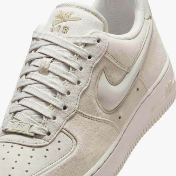 Жіночі кросівки NIKE WMNS AIR FORCE 1 07 SUEDE PACK LIGHT BONE