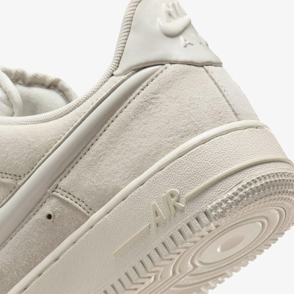 Жіночі кросівки NIKE WMNS AIR FORCE 1 07 SUEDE PACK LIGHT BONE