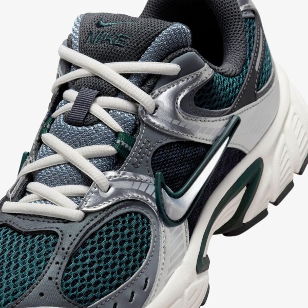 Жіночі кросівки NIKE W V5 RNR