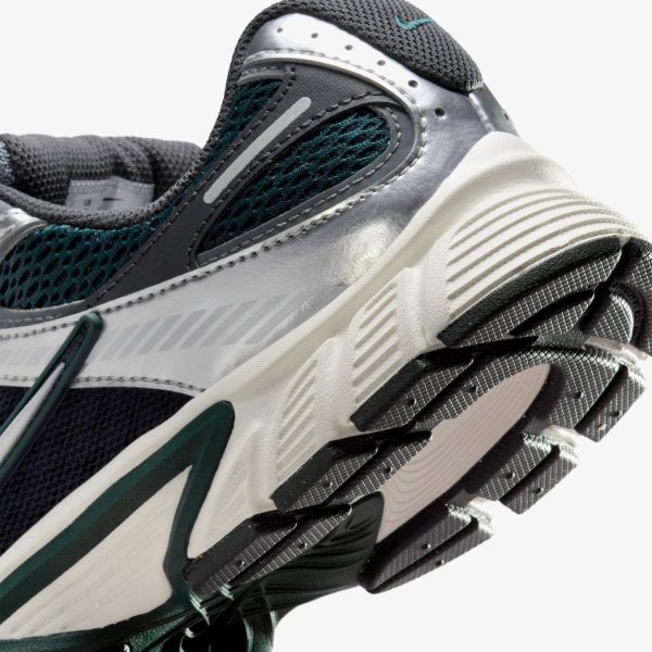 Жіночі кросівки NIKE W V5 RNR