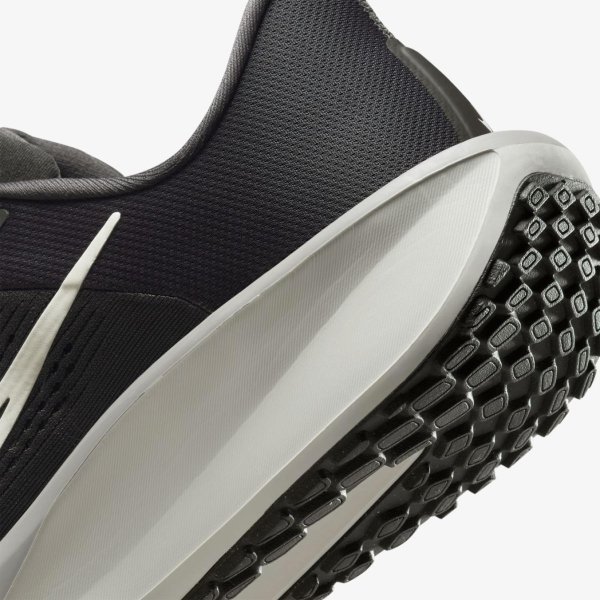 Чоловічі кросівки NIKE QUEST 6