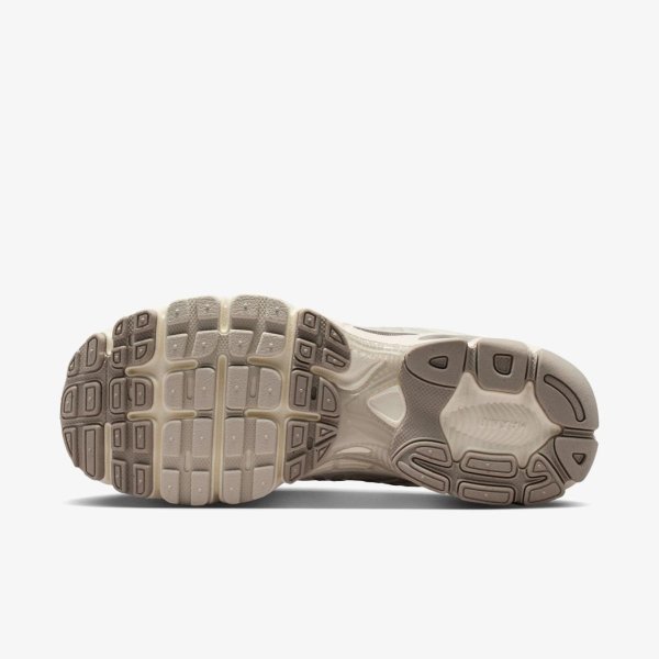 Жіночі кросівки NIKE AIR MAX MOTO 2K