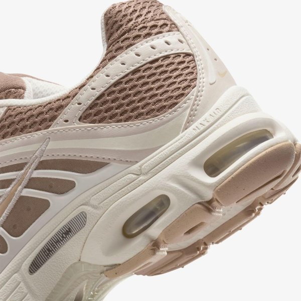 Жіночі кросівки NIKE AIR MAX MOTO 2K