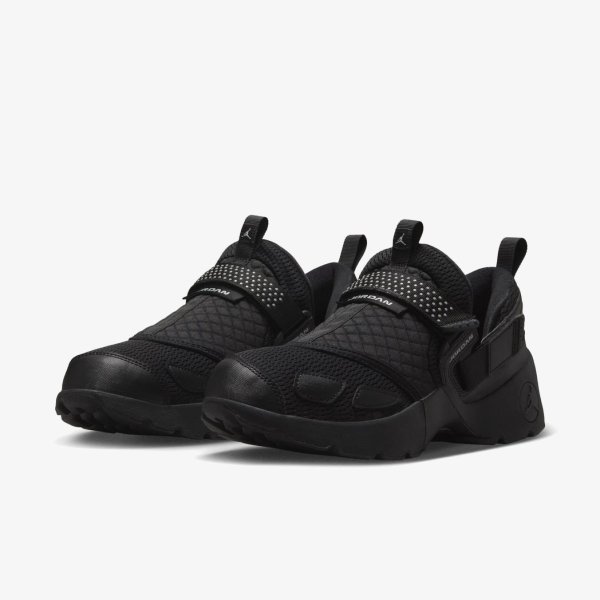 Жіночі кросівки WMNS JORDAN TRUNNER LX TRIPLE BLACK