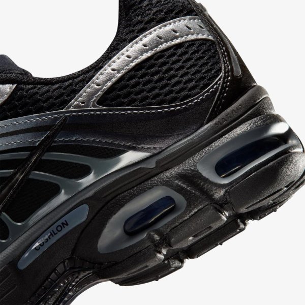 Жіночі кросівки NIKE AIR MAX MOTO 2K BLACK / METALLIC SILVER