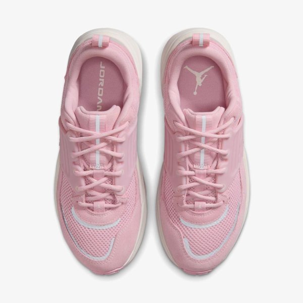 Жіночі кросівки WMNS JORDAN TRUNNER O/S