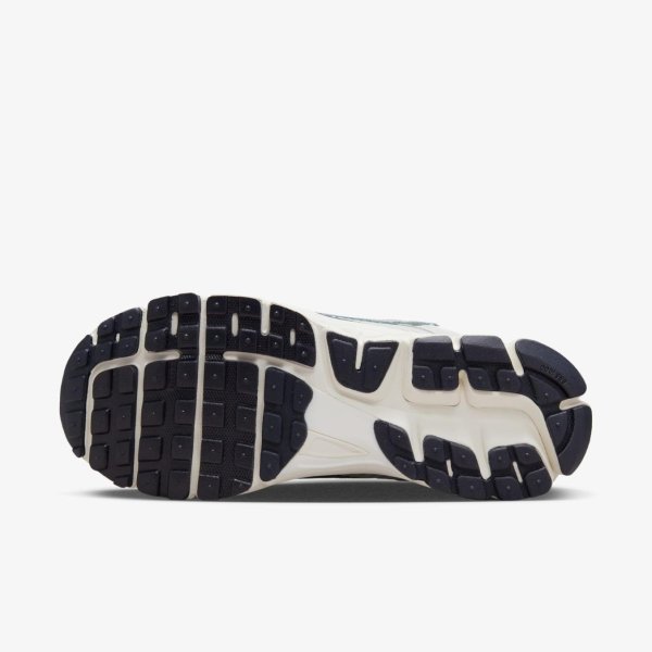Жіночі кросівки NIKE ZOOM VOMERO 5