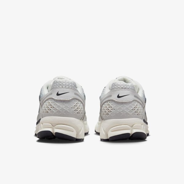 Жіночі кросівки NIKE ZOOM VOMERO 5