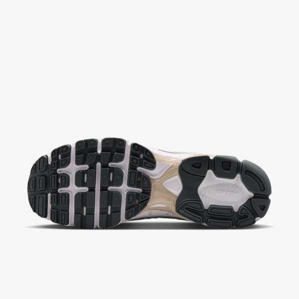 Чоловічі кросівки NIKE AIR MAX MOTO 2K PHANTOM / LIGHT OREWOOD BROWN