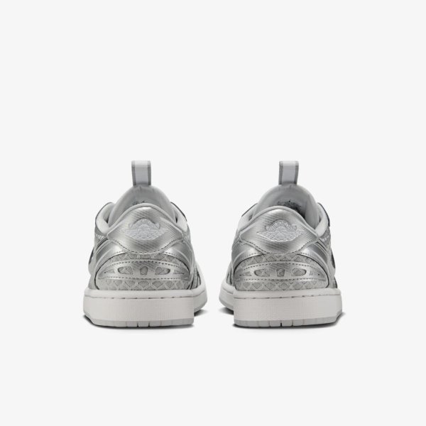 Жіночі кросівки WMNS AIR JORDAN 1 LOW METHOD OF MAKE V3 METALLIC SILVER