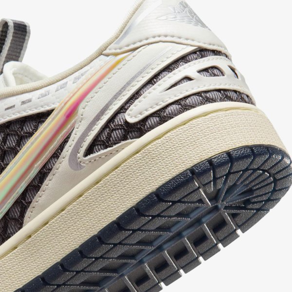 Жіночі кросівки WMNS AIR JORDAN 1 LOW METHOD OF MAKE V3 SAIL